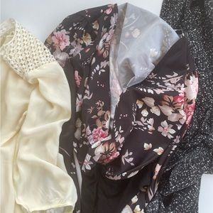 LOT: 3 blouses size M